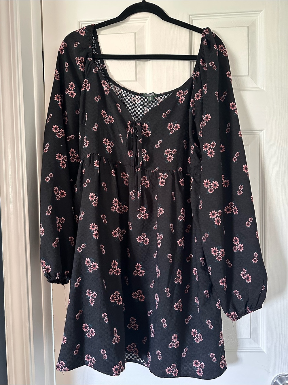 Womens Black Floral Long-Sleeve Babydoll Dress